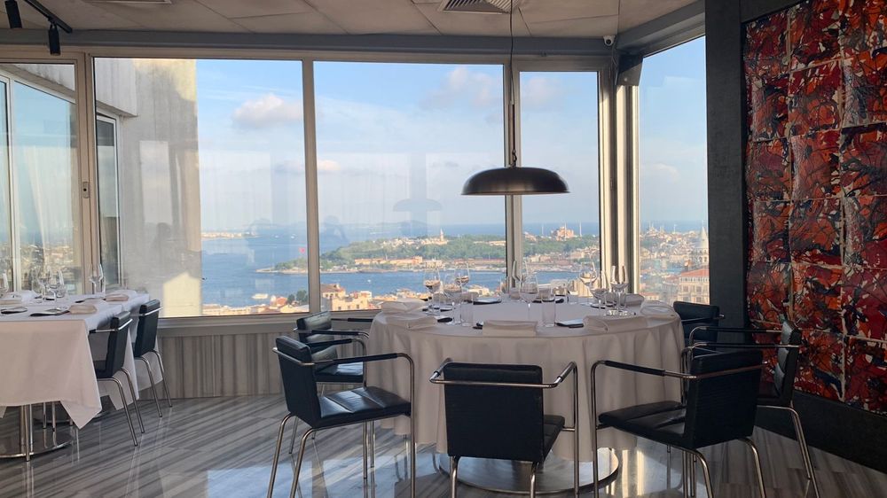 “Yeni Anadolu Mutfağı Konsepti” ile Hayranlık Uyandıran Mikla Restaurant