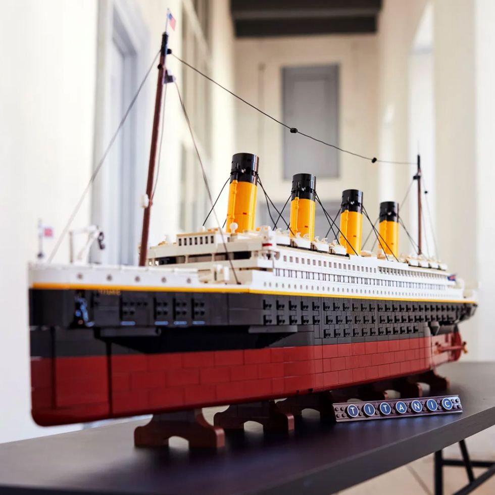 LEGO'dan 9,090 Parçalık Titanic Modeli